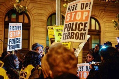 Protestors gather outside of the courthouse in Baltimore, Maryland November 30, 2015, on the first day of jury selection for Baltimore Police Officer William Porter who is  charged in connection with the death of Freddie Gray.    REUTERS/Bryan Woolston
