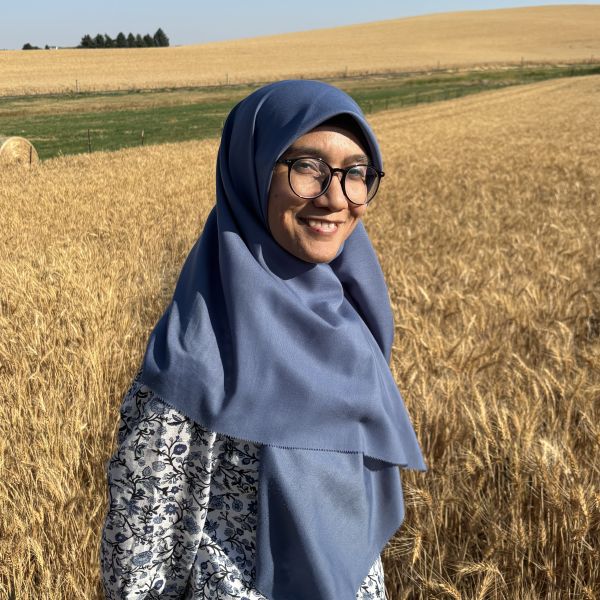 Tuti Hidayati Headshot