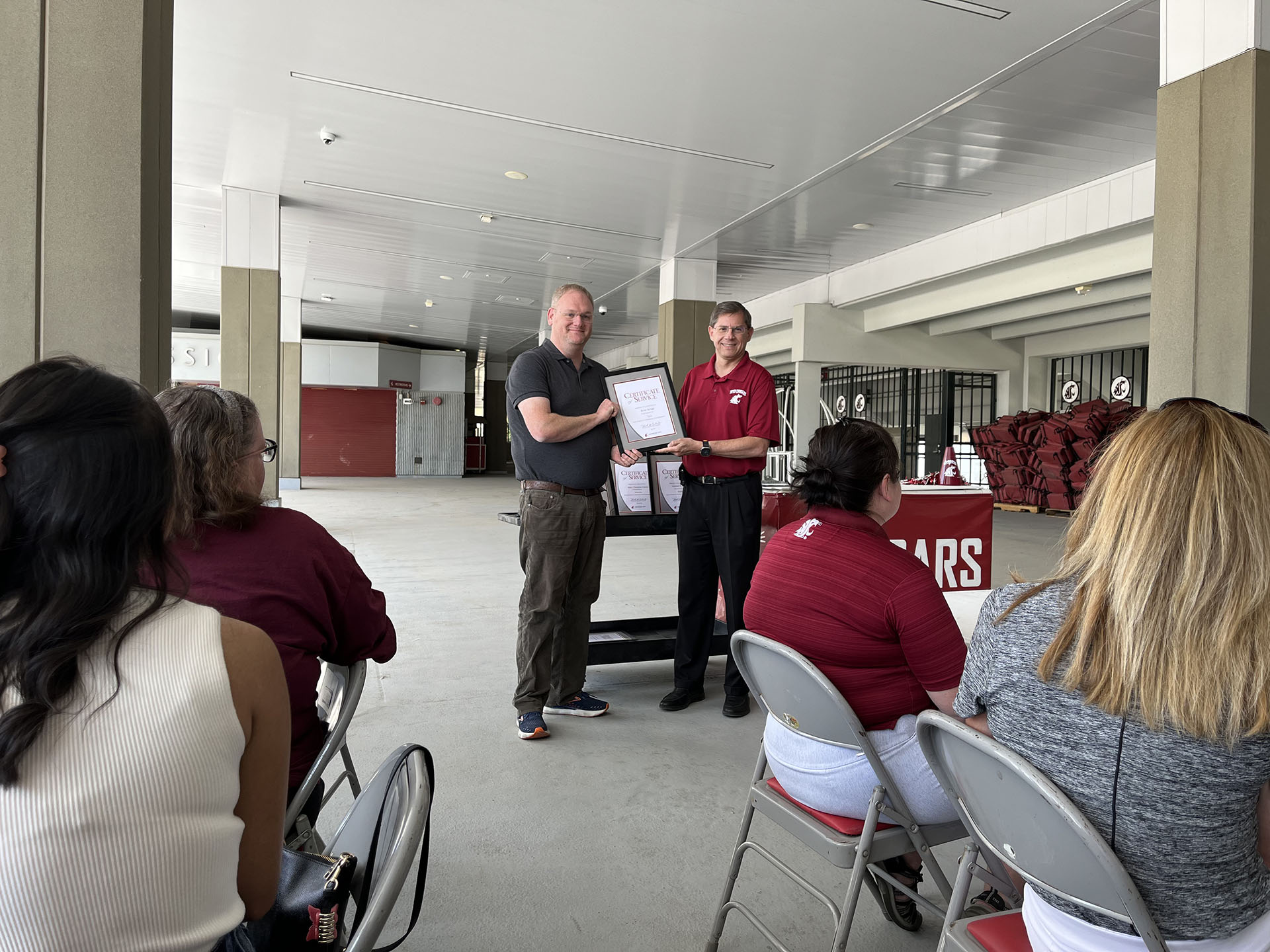 Tony Opheim presenting the certificate of service at the employee recognition picnic 2023