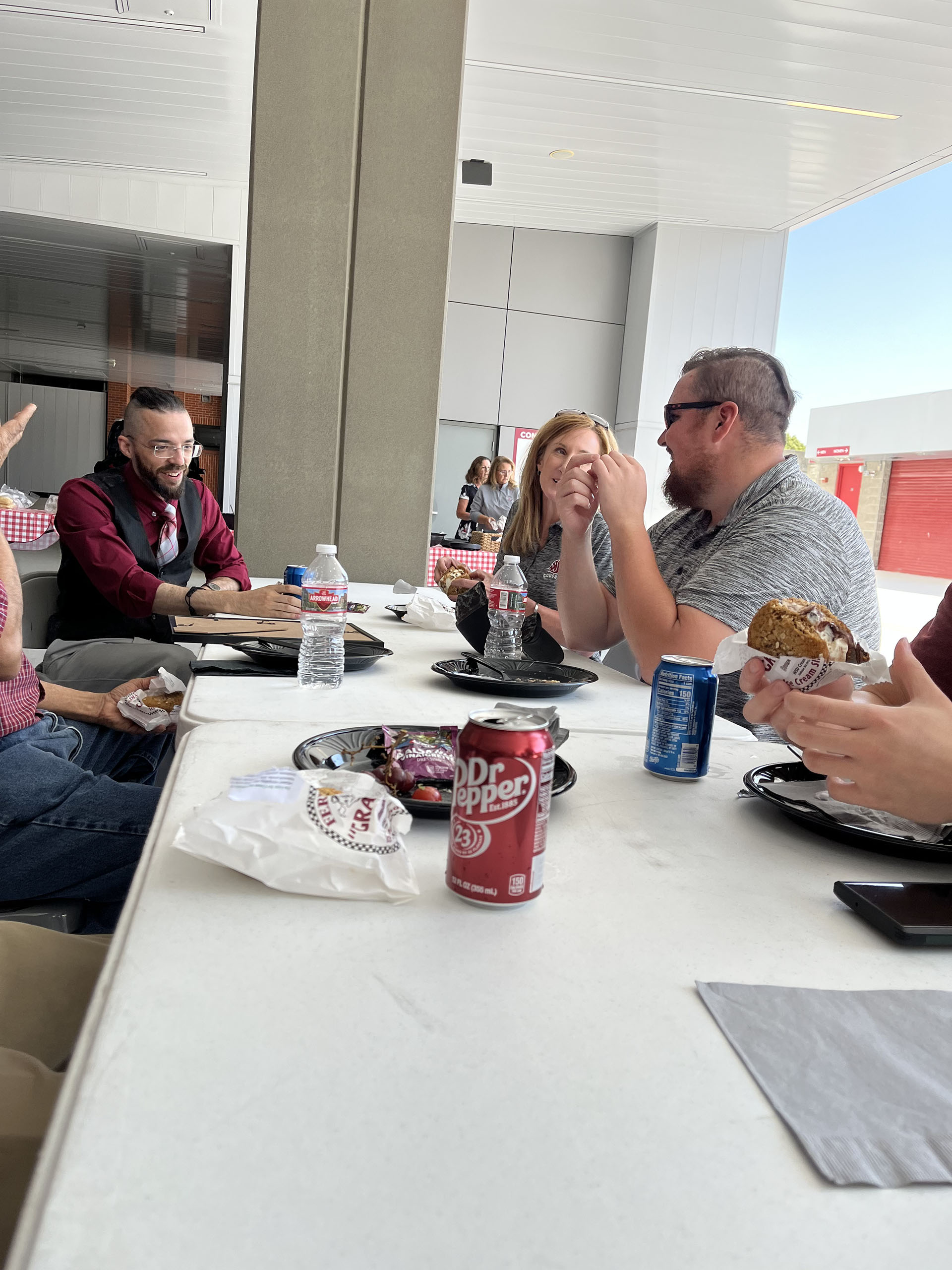 Tony Opheim presenting the certificate of service at the employee recognition picnic 2023
