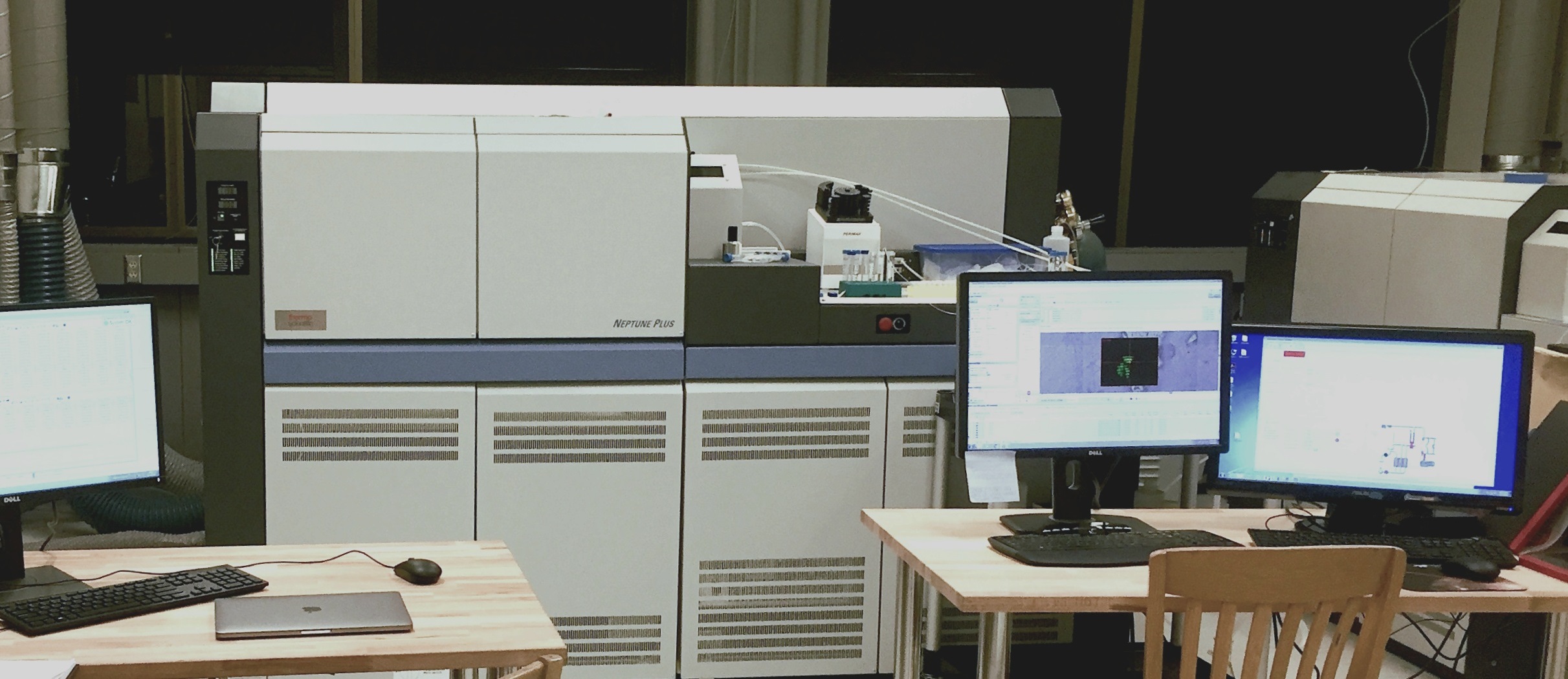 Lab equipment and computer monitor with display of analysis software