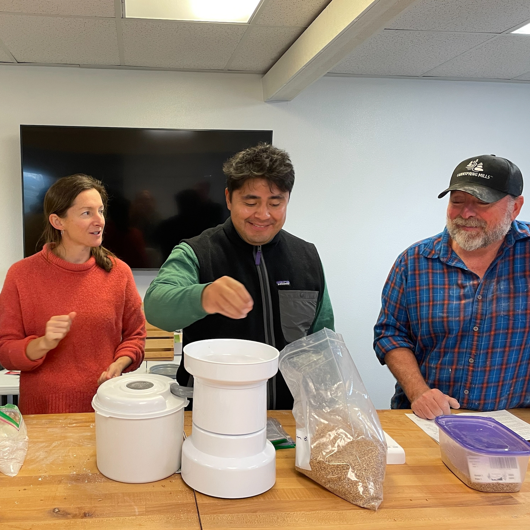 WSU Soils students doing table-top milling with Cairnspring Mills founder Kevin Morse.