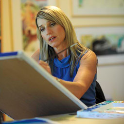 Kary Lamb Lee '86 in her studio. Robert Hubner