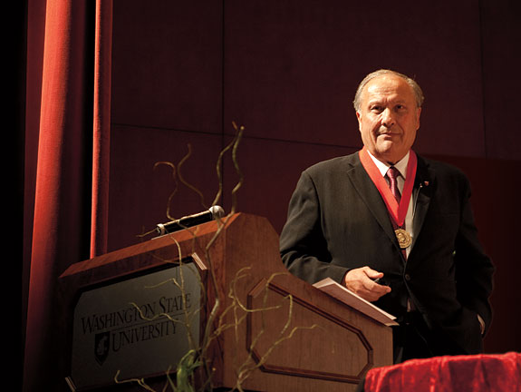 Dwight Damon receives the 2009 Regents’ Distinguished Alumnus Award