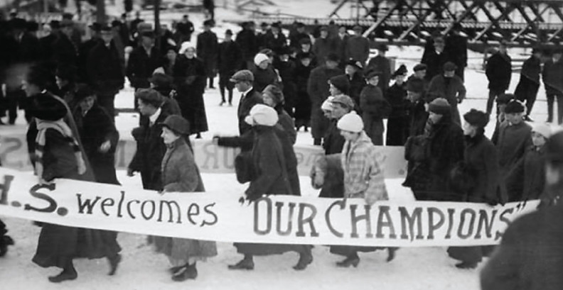 The city of Pullman turns out to greet the 1916 Rose Bowl champions. Courtesy WSU Manuscripts, Archives, and Special Collections