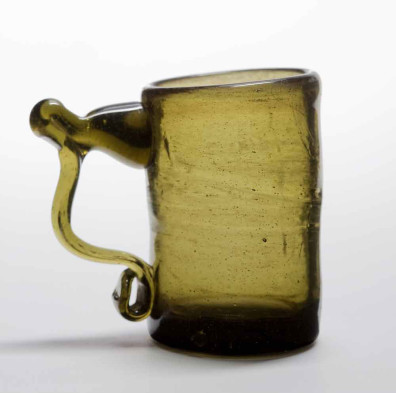 Small glass cider- and ale-style mug, possibly made for a child. Excavated (a rarity in American glass) and dating between c. 1774-1815. Courtesy Glass International.