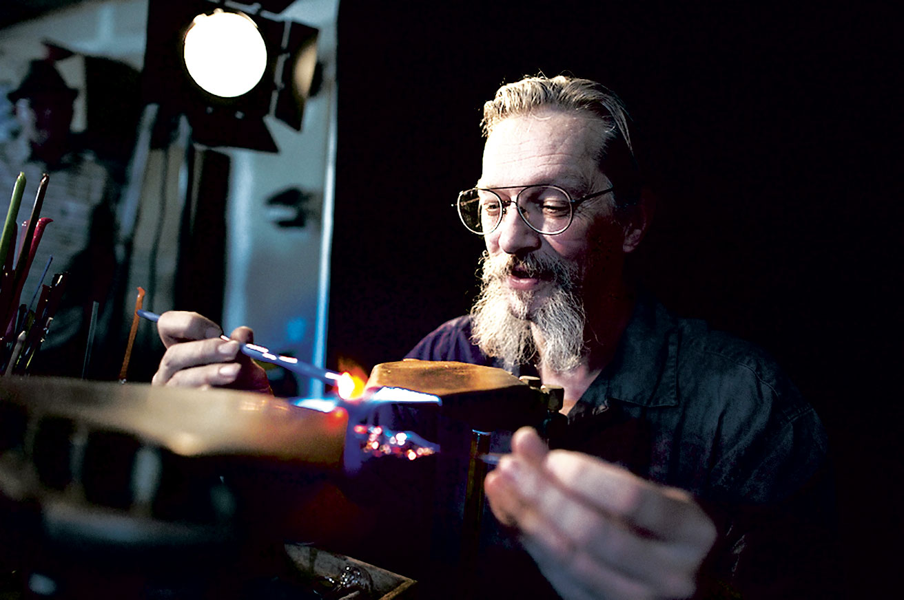 Dave Gover glassblowing