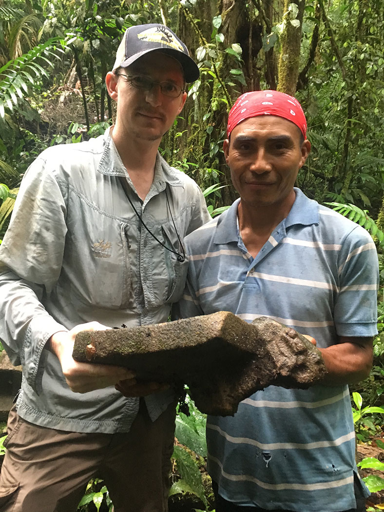 Metate in form of a table
