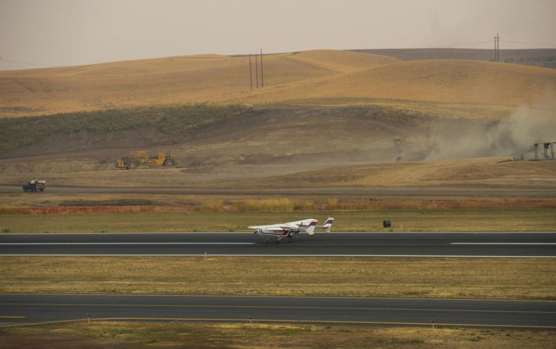 plane landing at Pullman Airport