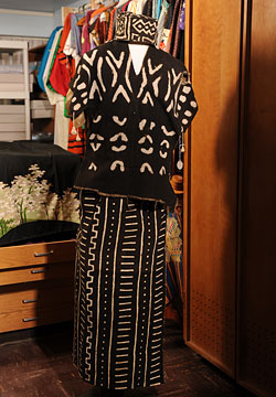 Mudcloth hat, shirt and wrapper woven by man in Mali (Africa) and dyed with mud, 1970s
