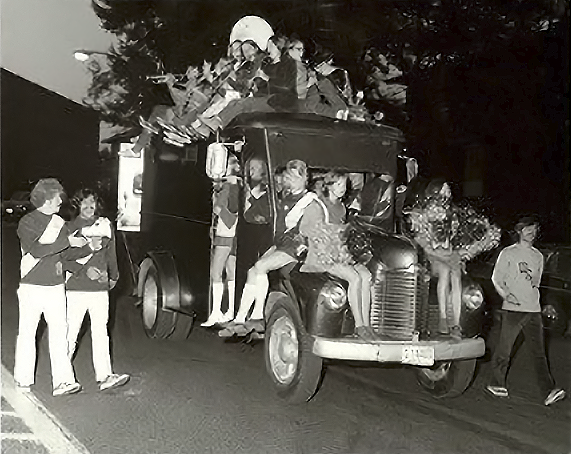 1972 WSU Rally Squad on old truck