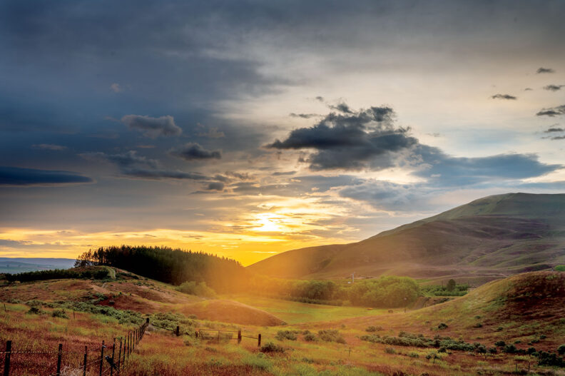 Sun rises slowly over hills in central Washington state