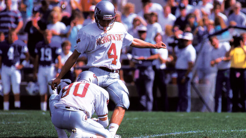 WSU kicker Jason Hanson makes a field goal attempt.