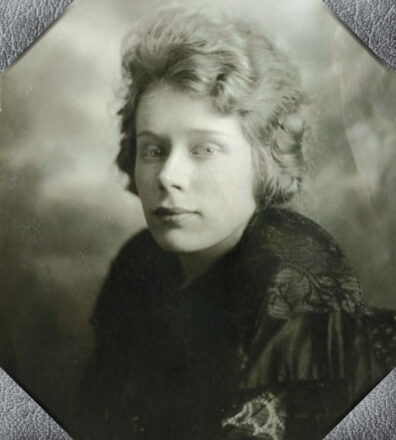 Head shot of Ida Lou Anderson in 1923