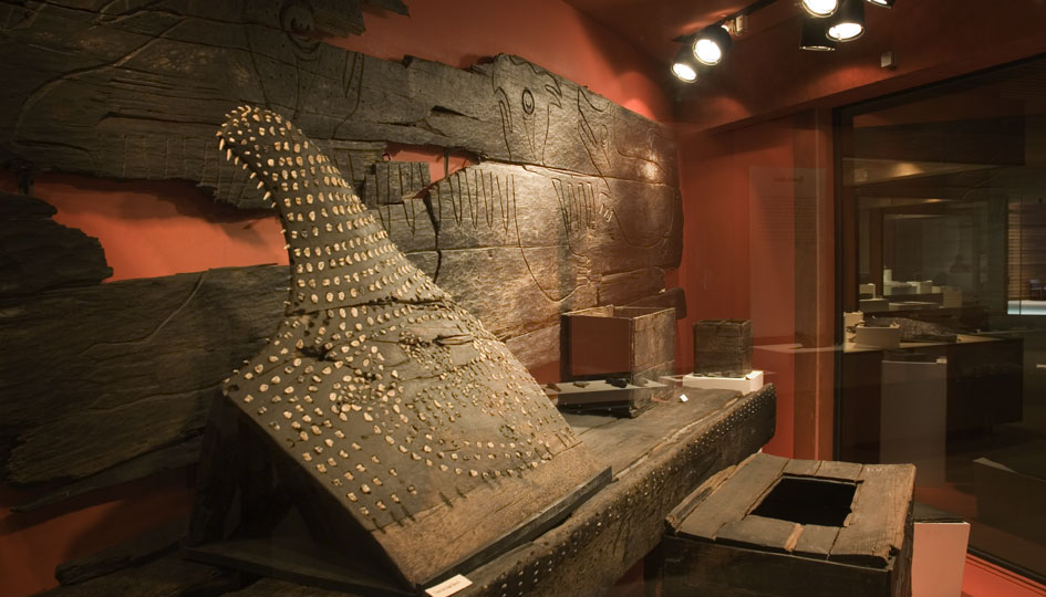 Remains of a whaling canoe from the Ozette site