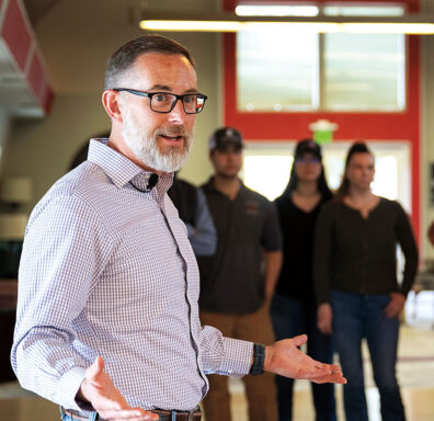 WSU researcher Jon Oatley presents to a group
