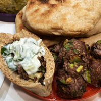 Pita with meatballs and tzatziki