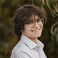 Headshot of Moses Henning smiling