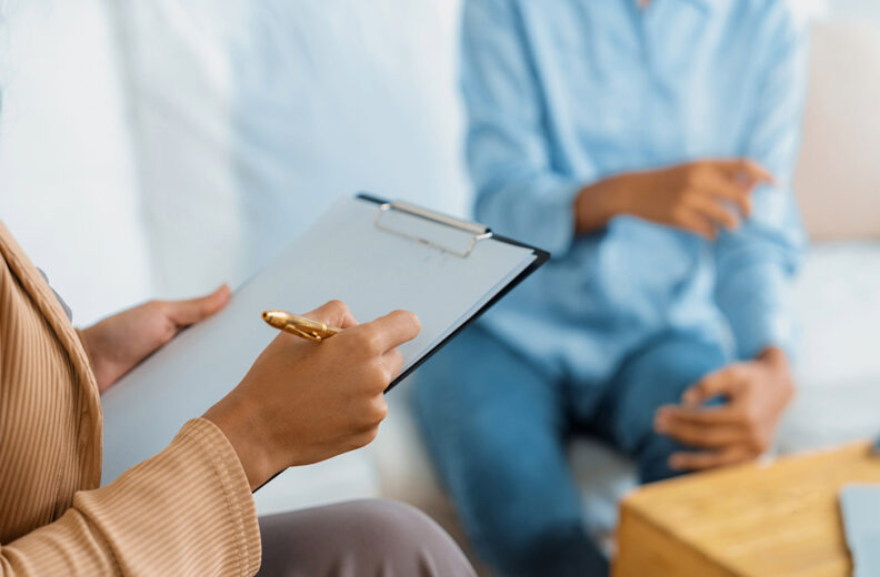 Patient and psychologist have mental health conversation