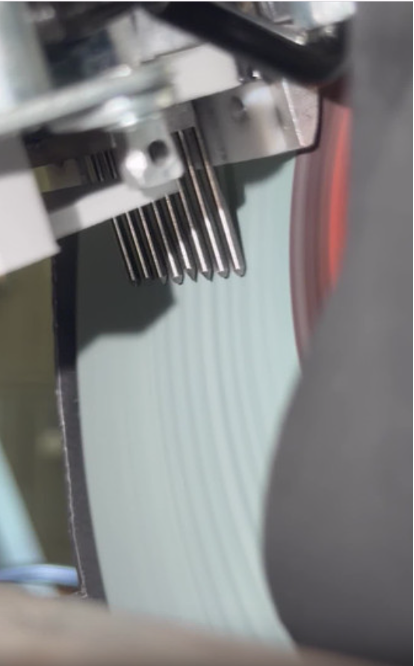 Machinery holding electrodes.