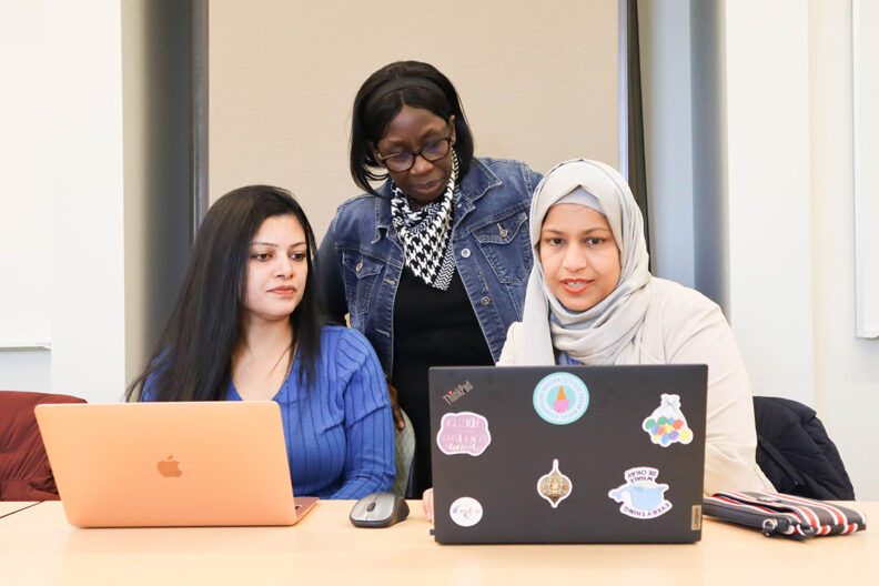 COM 540 students on laptops