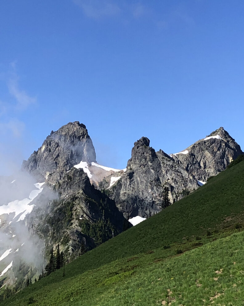 A photo of Tamanos Mountain, taken by the Coug Climber.