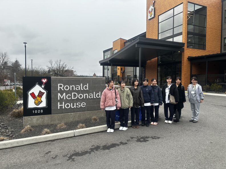 Iwate students visiting Spokane's Ronald McDonald House.