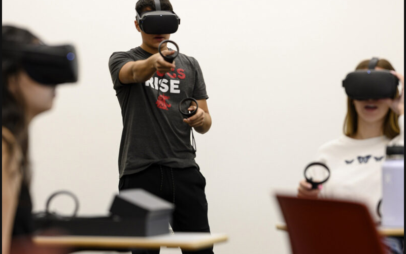 A Cougs Rise student uses a VR headset.