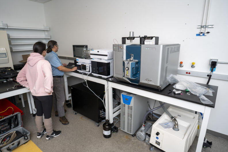 WSU staff install the new AB SCIEX Triple Quad 7500 System Mass Spectrometer.