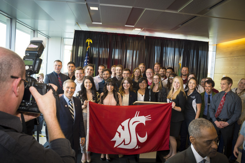 Jay Inslee at WSU Spokane with students