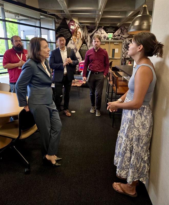 Amy Schoonover visits with Sen. Cantwell