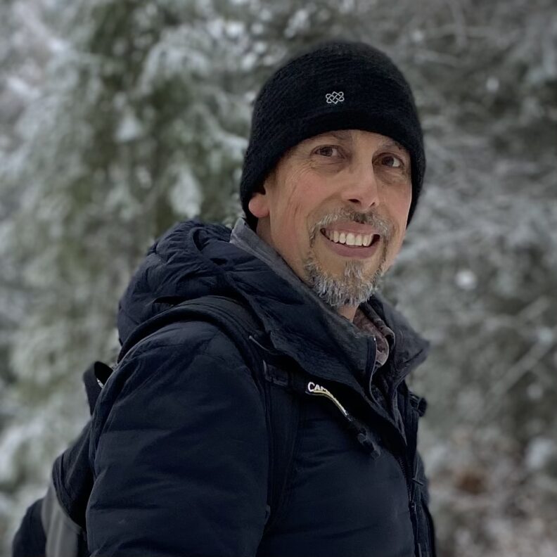 Headshot of Michael Sánchez.