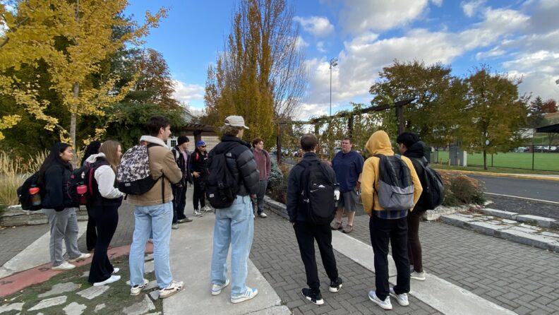 Students and LAPAB member Jason Anderson, class of ’98, check-out campus landscapes.