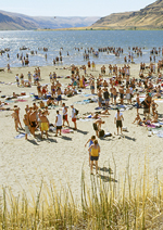 WSU students and Eastern Washington locals enjoy a sunny day at the beach.