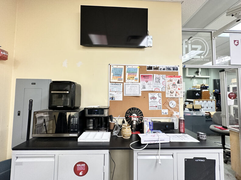 Kitchen appliances in the community studio