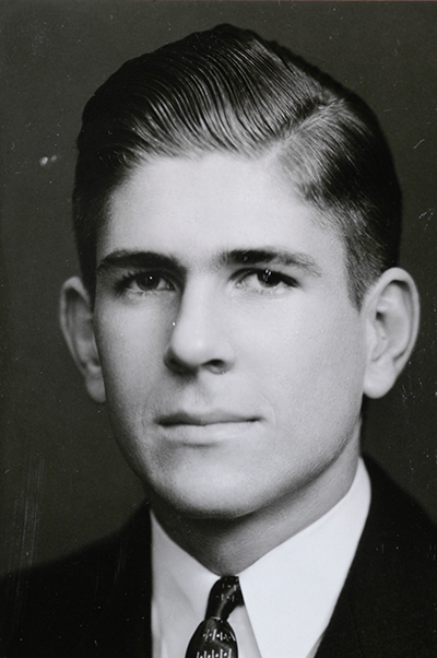Black and white professional headshot of Richard as a DVM student.