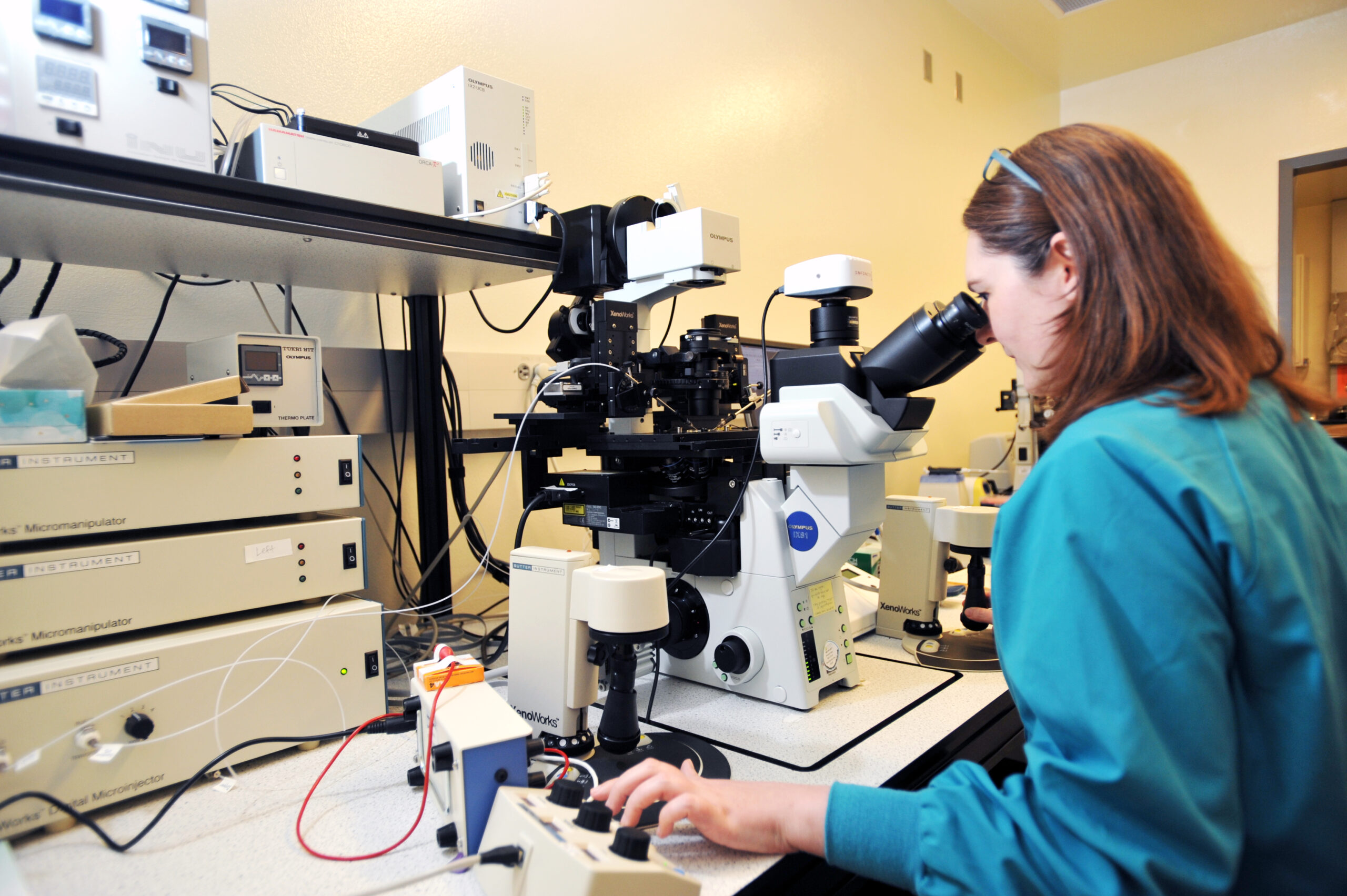 Miranda Bernhardt using specialized equipment in a lab.