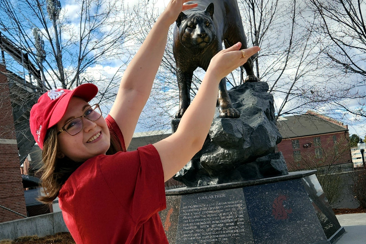 Polina posing with the Butch statue on Stadium Way in Pullman.