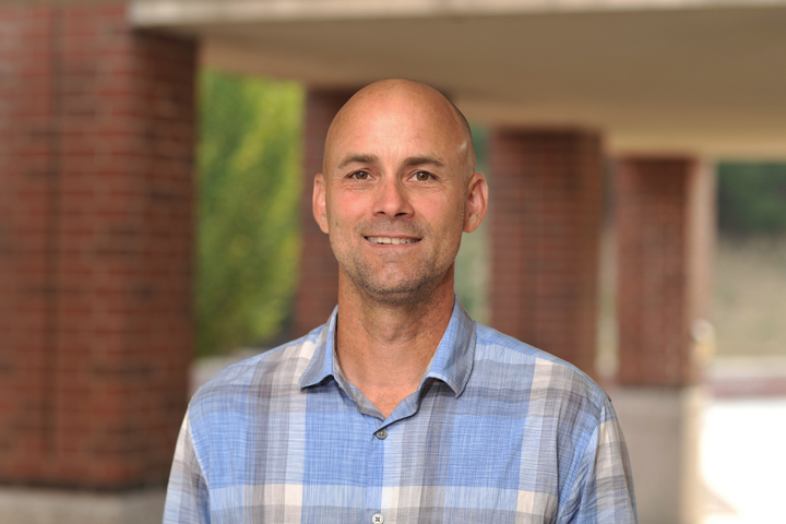 Craig McConnel standing outside the Veterinary Teaching Hospital.