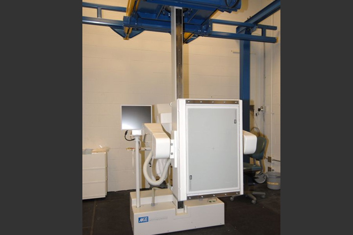 Nuclear scintigraphy machine or gamma camera.