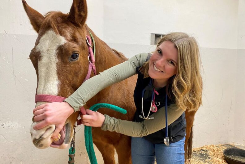 Kaneesha Hemmerling wiht a horse.