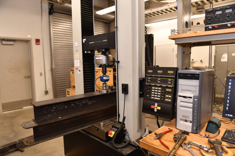 Instron testing equipment at the WSU CMEC PACCAR Structural Labs
