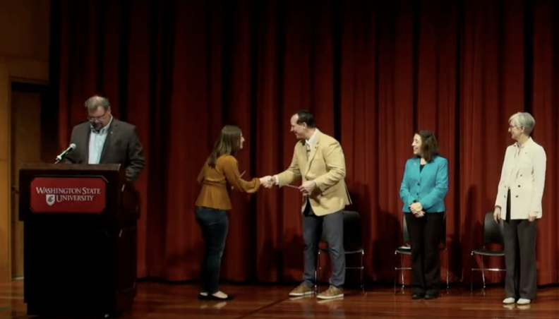 Ailee accepting her Gray Award