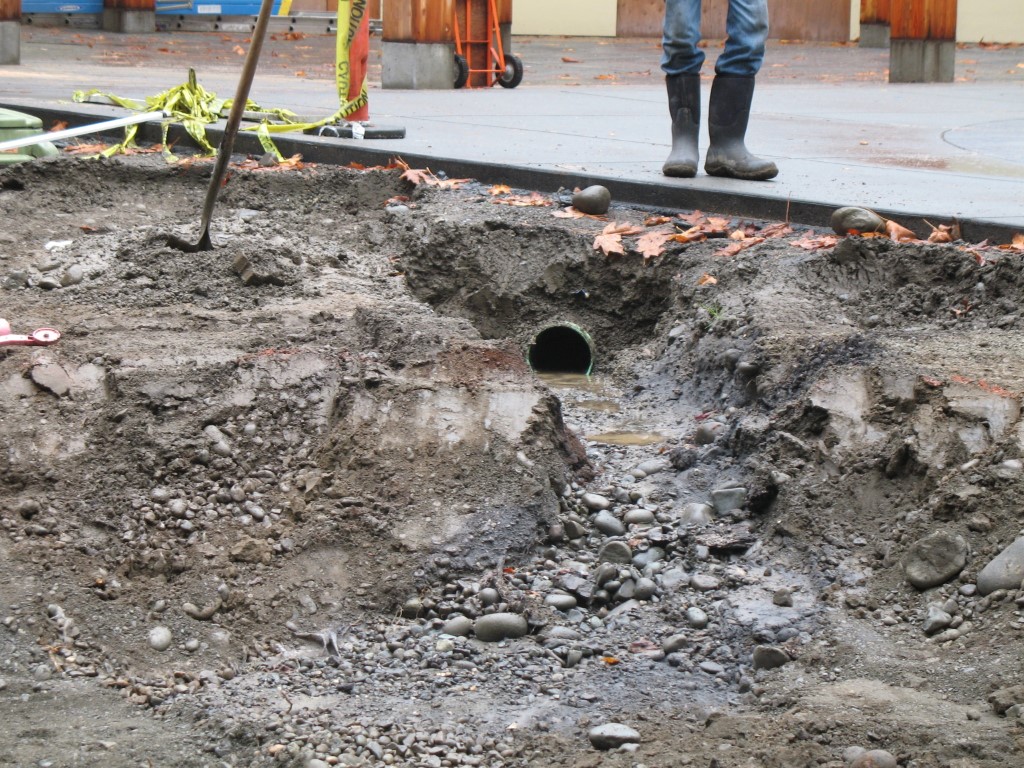 Inflow pipe before extension pipe was added. Without the extension pipe, the water won't reach the rain garden correctly.