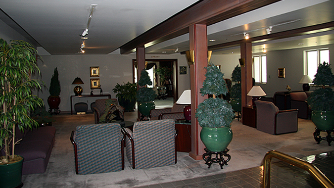 Adjacent to the fireplace, the Reception Gallery offers several locations for small meetings, casual conversations, and displays.