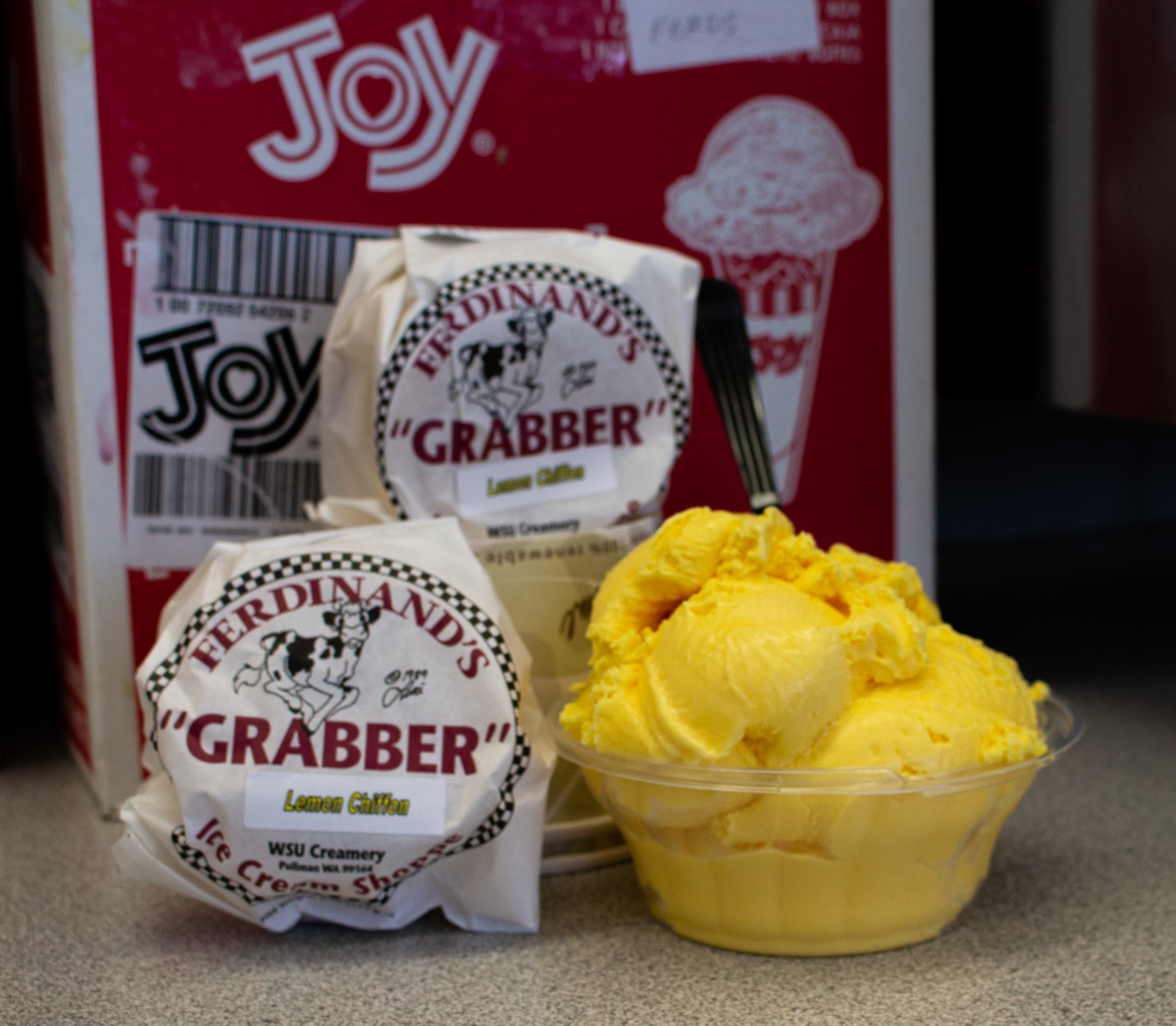 Photo of Lemon Chiffon ice cream and grabbers