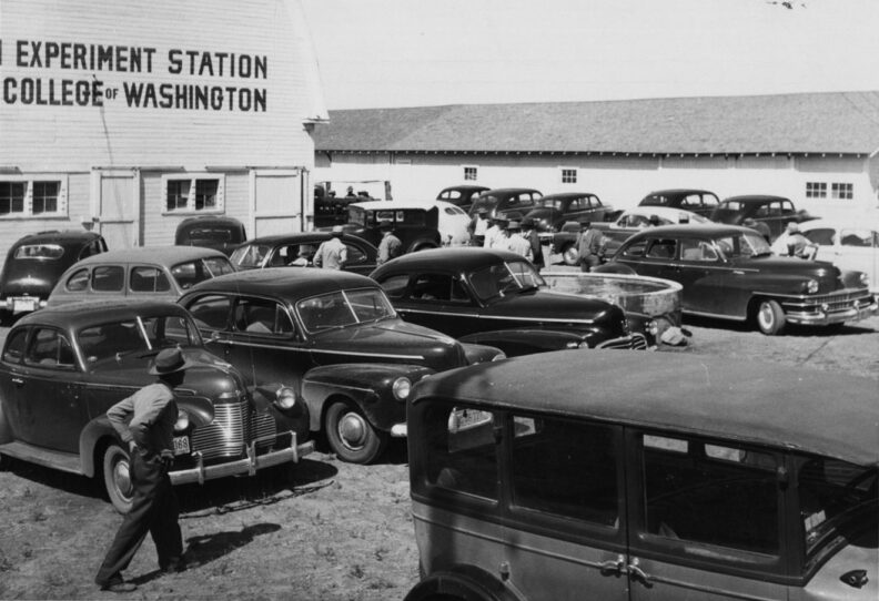 Parking lot at the 1942 Field Day.