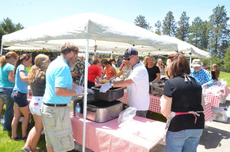 Attendees in the lunch line.