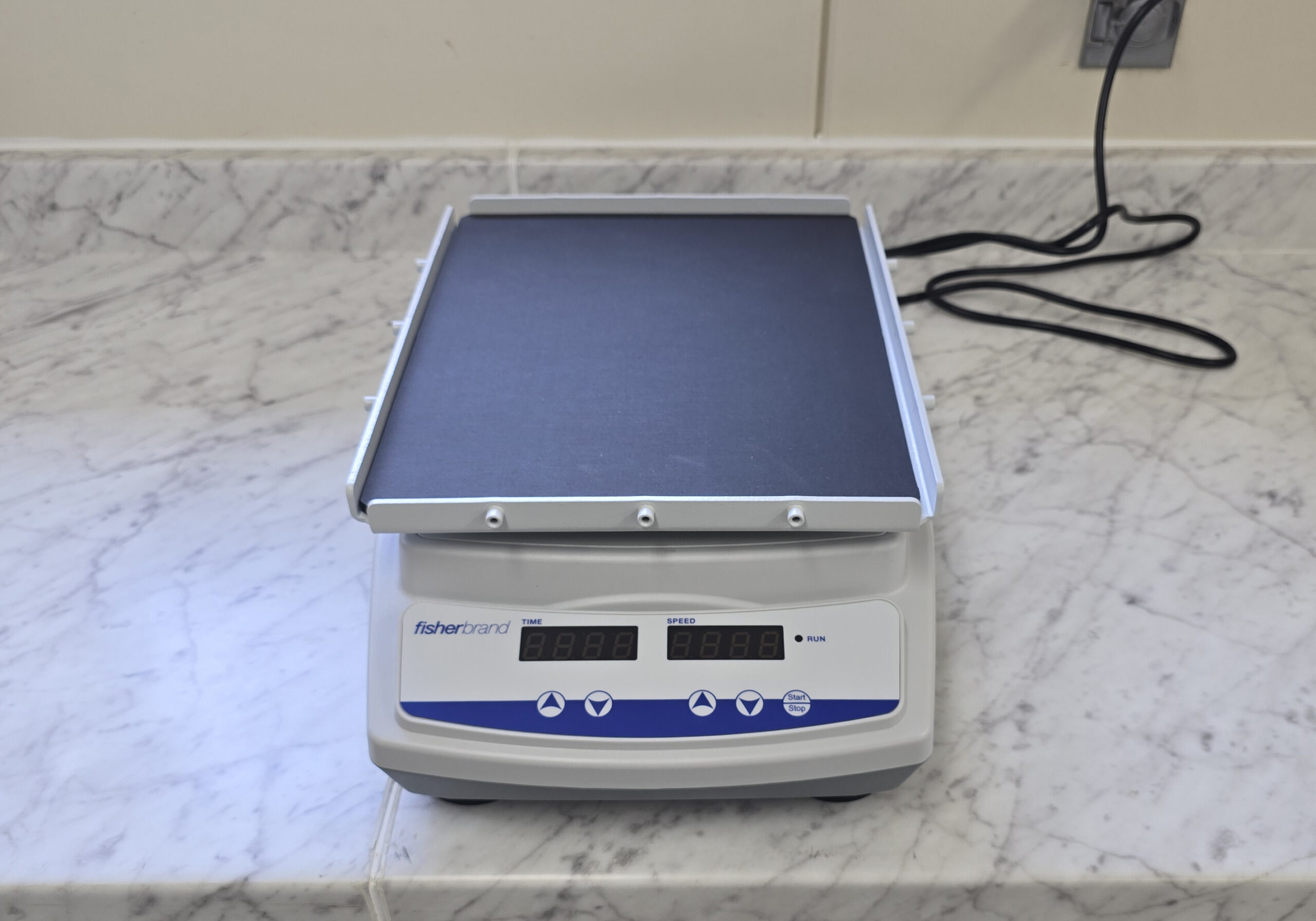 Multi-platform shaker.