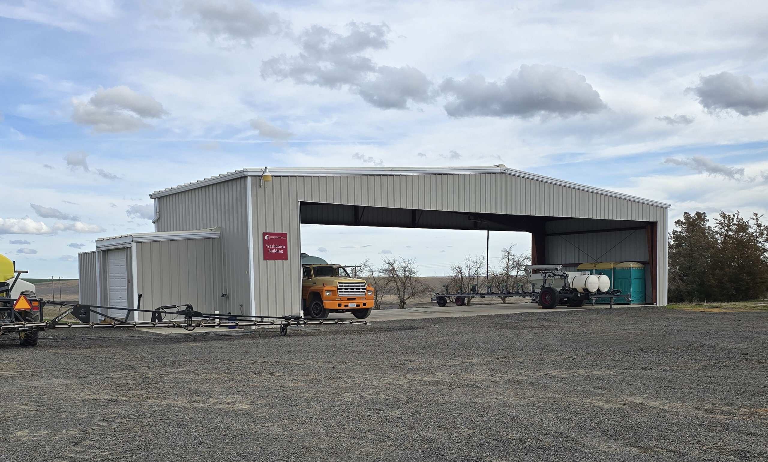 Washdown Building with truck and sprayers in it.